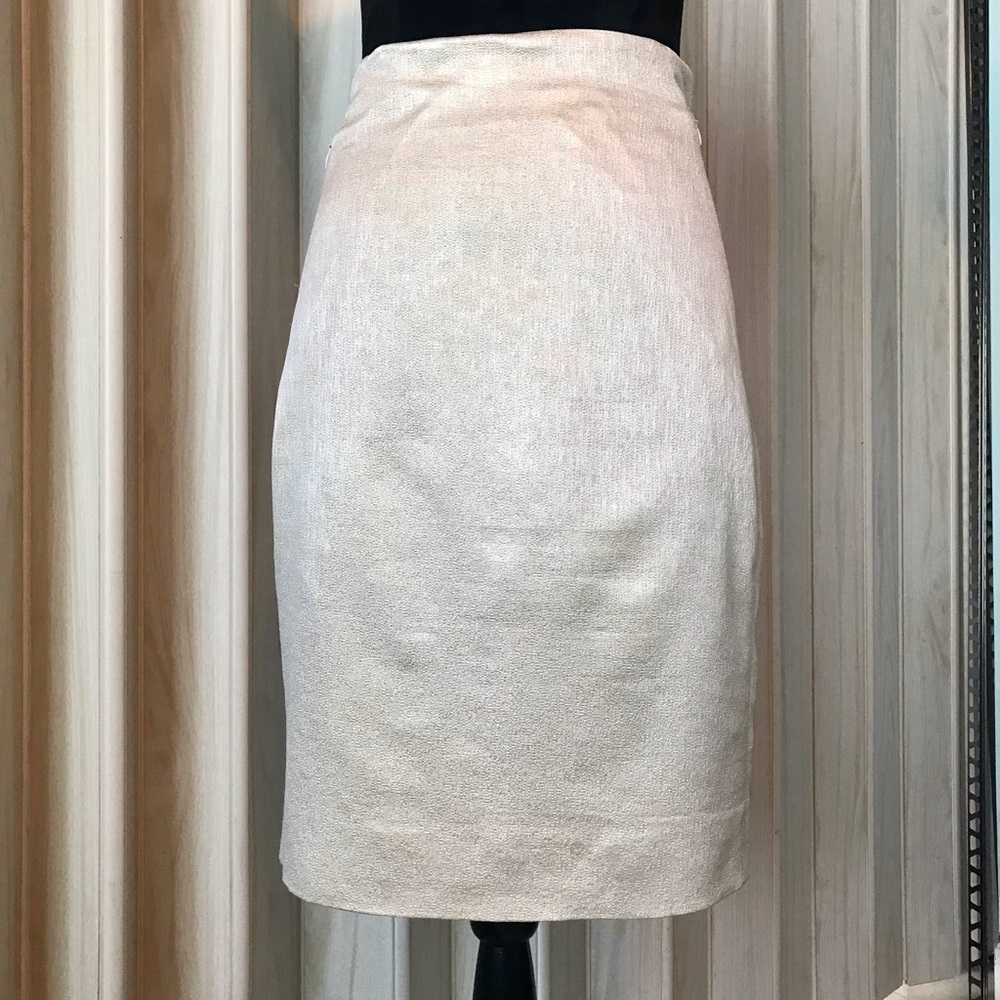 AKRIS, PENCIL SKIRT. GOLDEN  METALLIC  TOUCH.